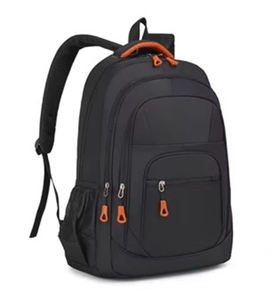 Imagen de Mochila 4 cierres negra lisa borde rojo